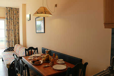 Comedor apartamento Suite- Hotel Puerto Marina Mojacar