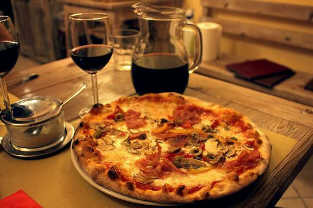 Pizza en Suite-Hotel Puerto Marina Mojacar